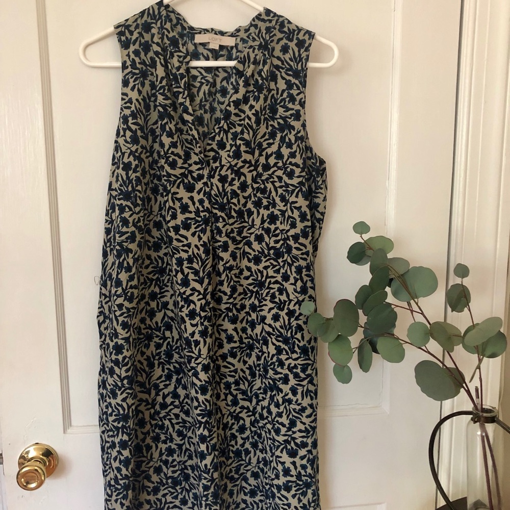 ✌️ Loft Floral Dress